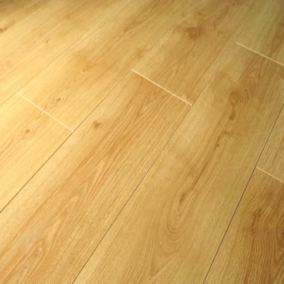 Prestige Oak Planked Honey V Groove, Honey Oak Laminate Flooring 7mm